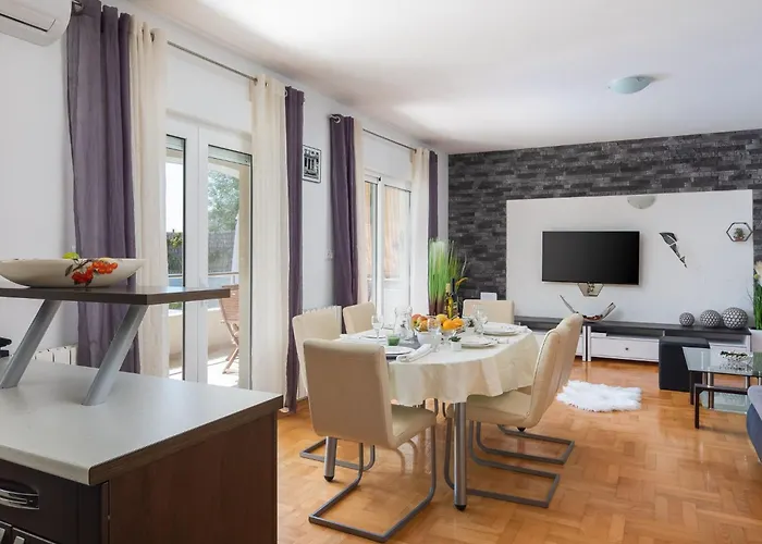 Sonnenschein By Interhome